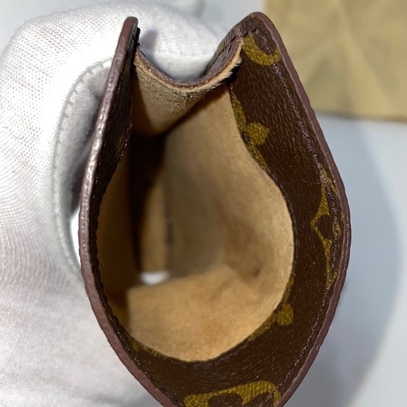 Authentic Louis Vuitton glasses case with lens cleaner and COA - Picture 5 of 9